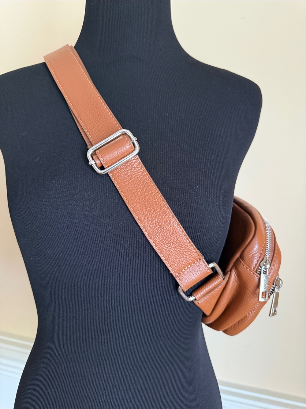 Isadora Brown Genuine Leather Crossbody Bag‎ - Picture 3 of 9